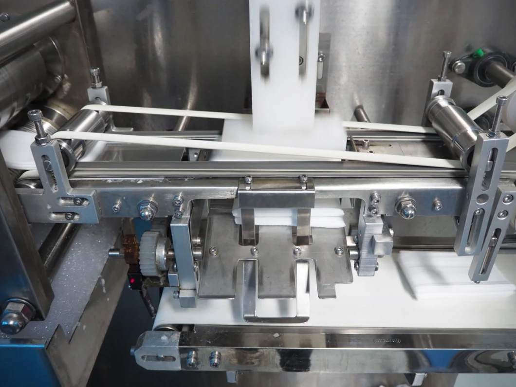 Máy làm túi giấy y tế hoàn toàn tự động 10-30 chiếc / gói Máy làm khăn ướt tốc độ cao 2