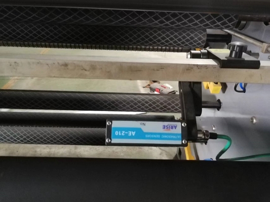 Máy cuộn rạch Servo HJ-C1400-III, Tốc độ 10-400m/phút, Trọng lượng 4200kg, Hợp chất khí nén AirTac, máy giảm mỡ cơ thể