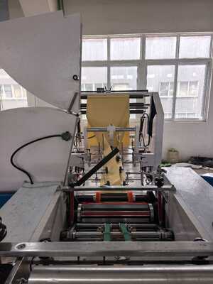 Máy niêm phong và cắt túi Kraft giấy túi làm máy với 420 đến 600 mm chiều rộng túi và 400 lưới gốm in cuộn