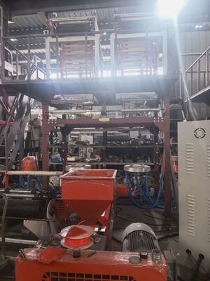 Độ dày màng 0,004 đến 0,1mm Hệ thống ép đùn màng linh hoạt Kết hợp công suất ép đùn 100 đến 500 Kg mỗi giờ cho dây chuyền sản xuất phim
