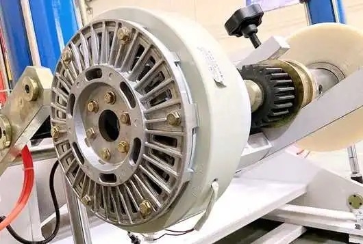 Máy dập nổi tự động 1100mm Giấy nhôm 600mm