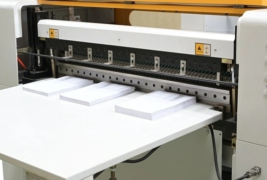Máy dập nổi tự động 1100mm Giấy nhôm 600mm