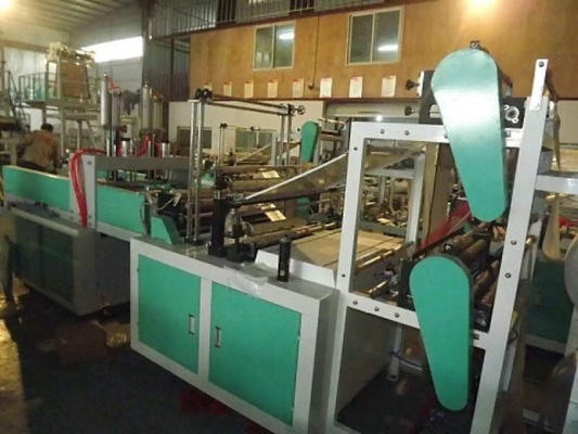 Động cơ Servo điều khiển bằng máy tính Máy làm túi niêm phong nóng #220-240V Máy làm túi PE Niêm phong nóng Cắt lạnh