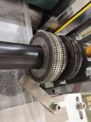 Máy làm áo choàng phẫu thuật dùng một lần chống bụi Máy làm nắp đậy 150-200 chiếc / phút